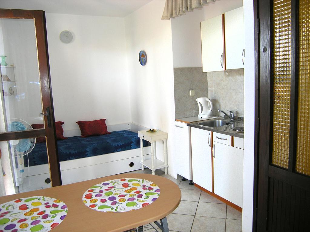 Apartmani Plach Krk Town Esterno foto