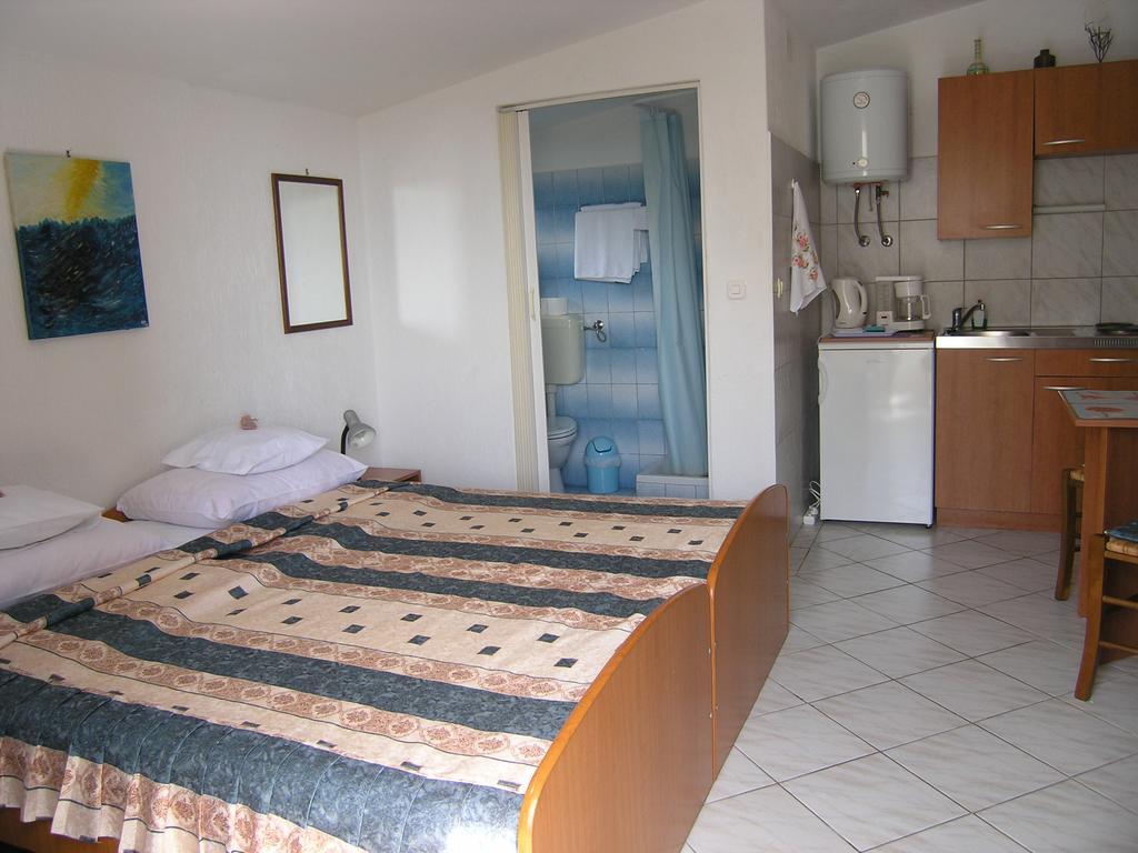 Apartmani Plach Krk Town Esterno foto